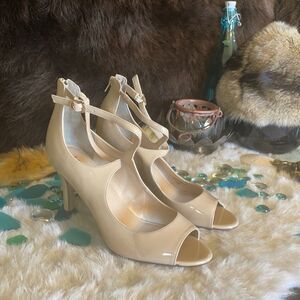 Unisa heels 8.5 (4046)